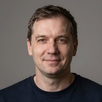 Уверенный клиент Титус Интер после анализа условий отыгрыша в хай-роллер казино