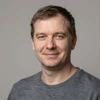 Уверенный клиент Титус Интер, подтверждающий надежность методологии анализа обзоров в сфере High Stakes Gambling